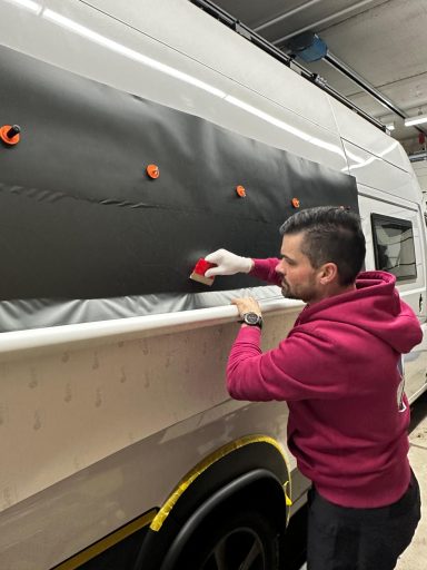 transporter-folieren-fahrzeug-folierung-fineart-werkstatt